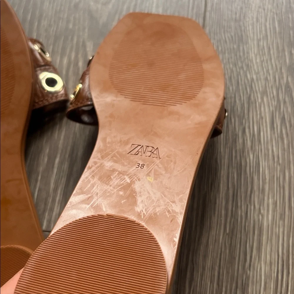 Zara Brown Sandals with Gold Eyelets - Picture 4 of 4